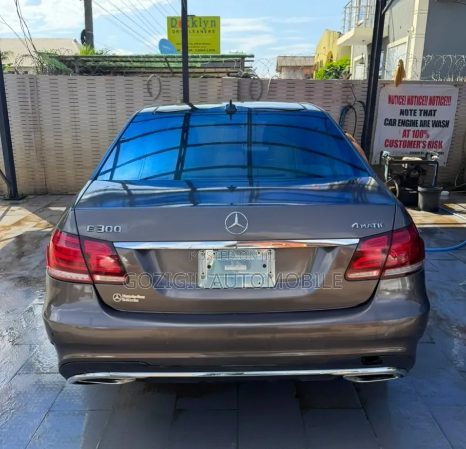 Mercedes-Benz E300 2015 Brown