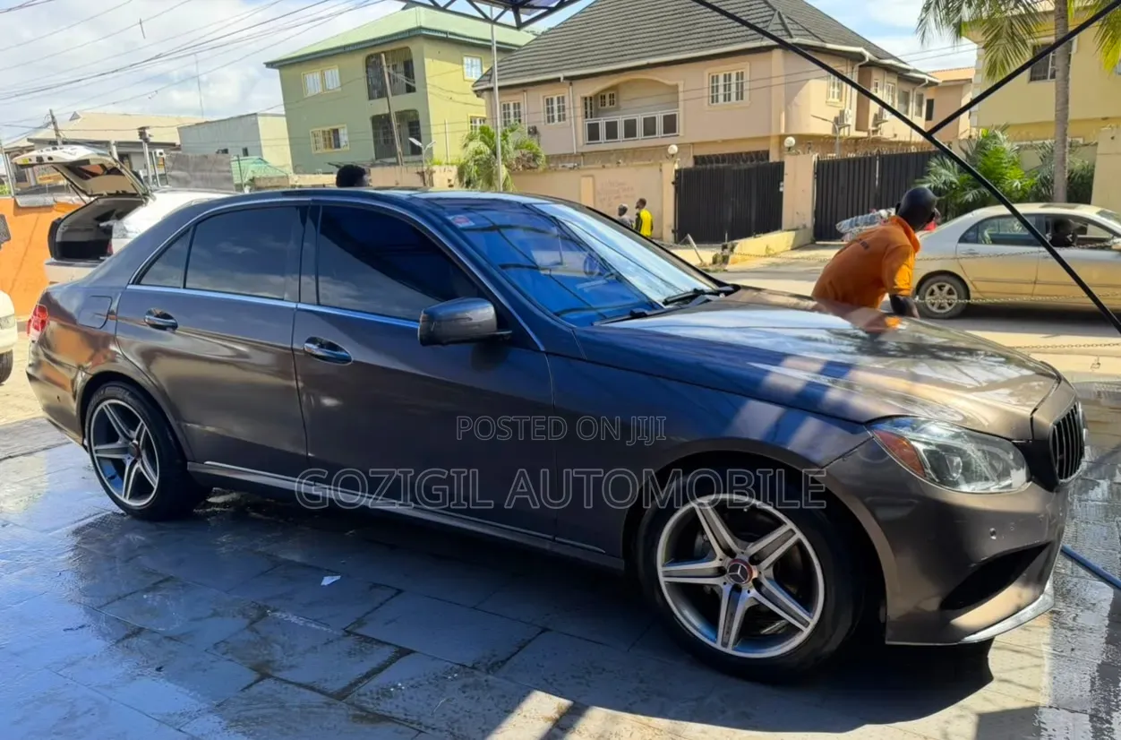 Mercedes-Benz E300 2015 Brown