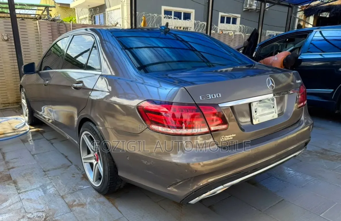 Mercedes-Benz E300 2015 Brown