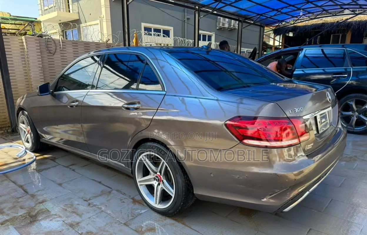 Mercedes-Benz E300 2015 Brown