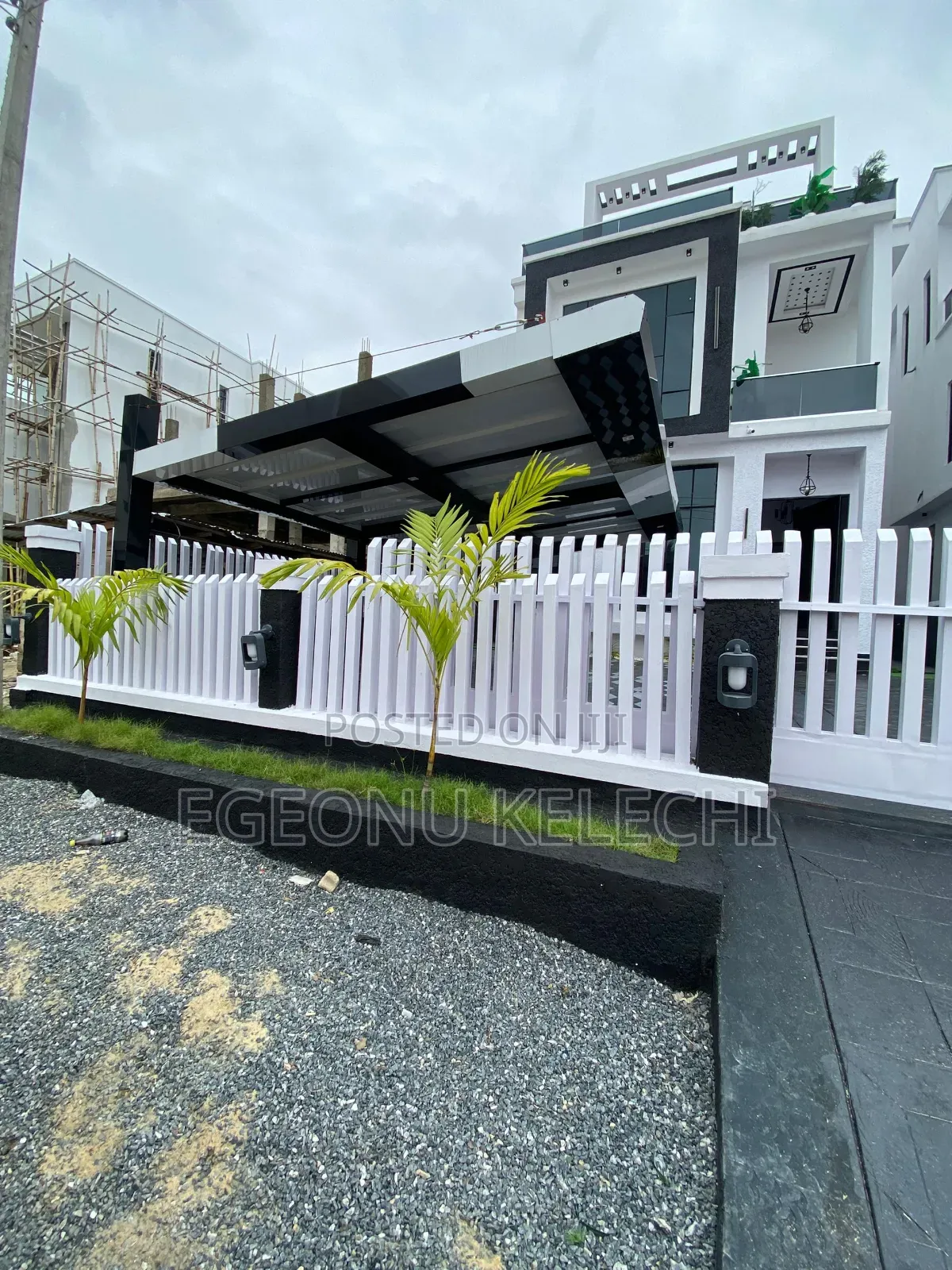 5bdrm Duplex in Ikota for sale