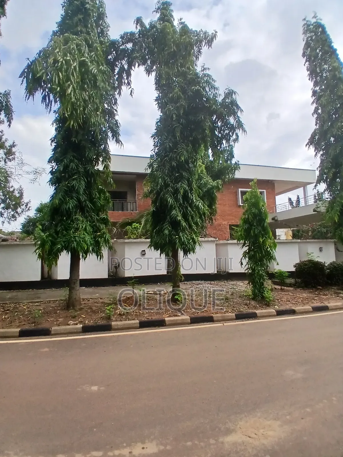 12bdrm Duplex in Maitama for sale