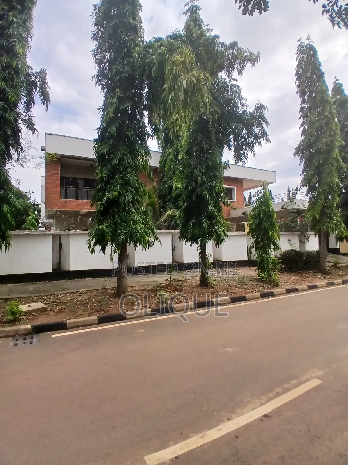 12bdrm Duplex in Maitama for sale