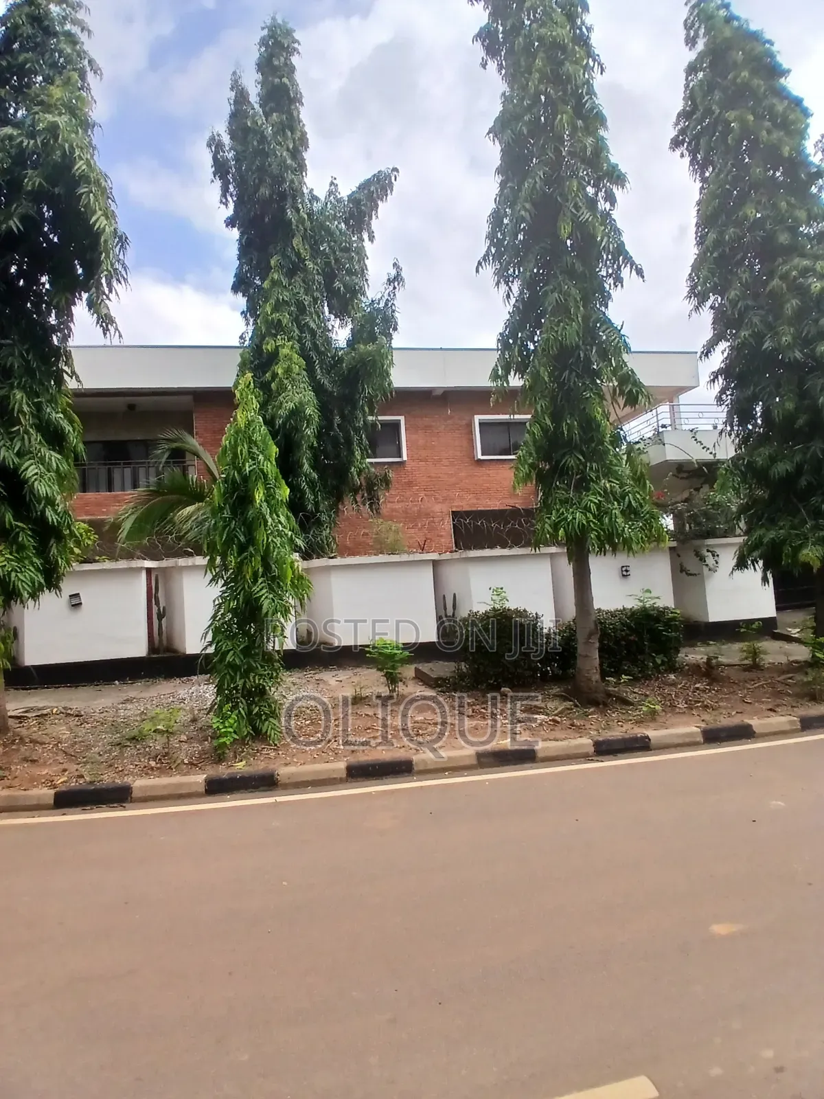 12bdrm Duplex in Maitama for sale