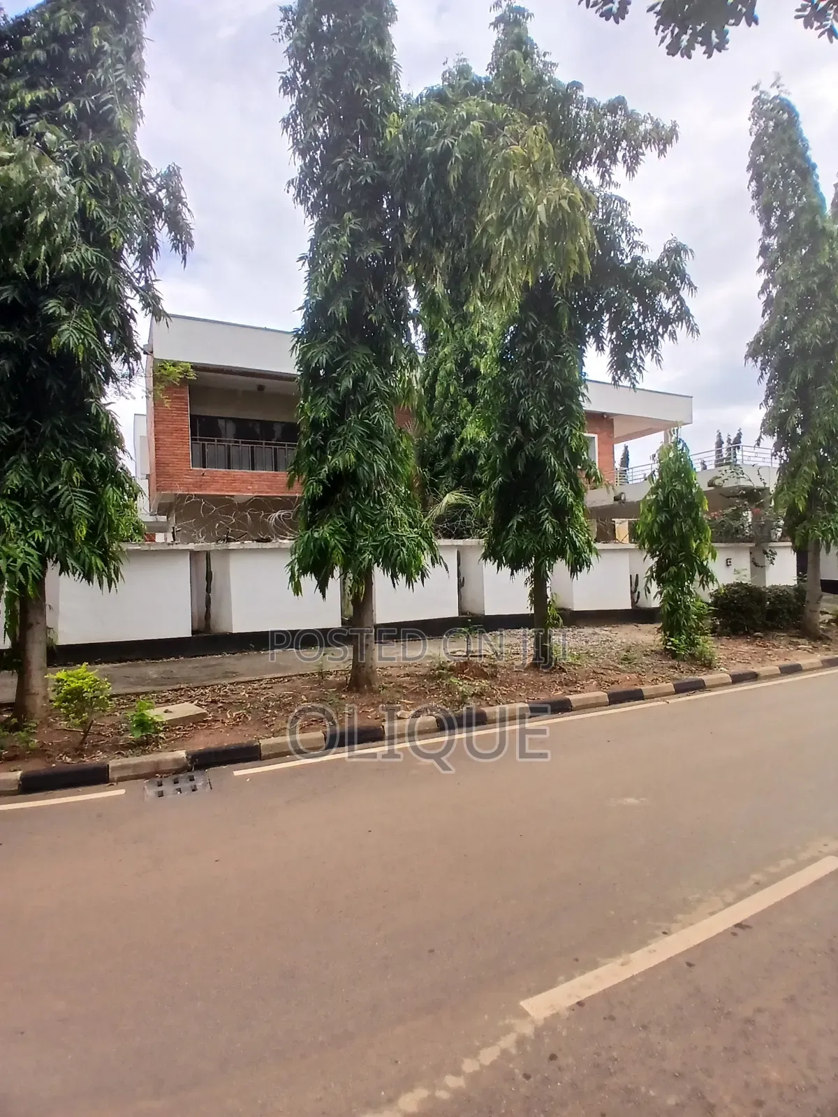 12bdrm Duplex in Maitama for sale