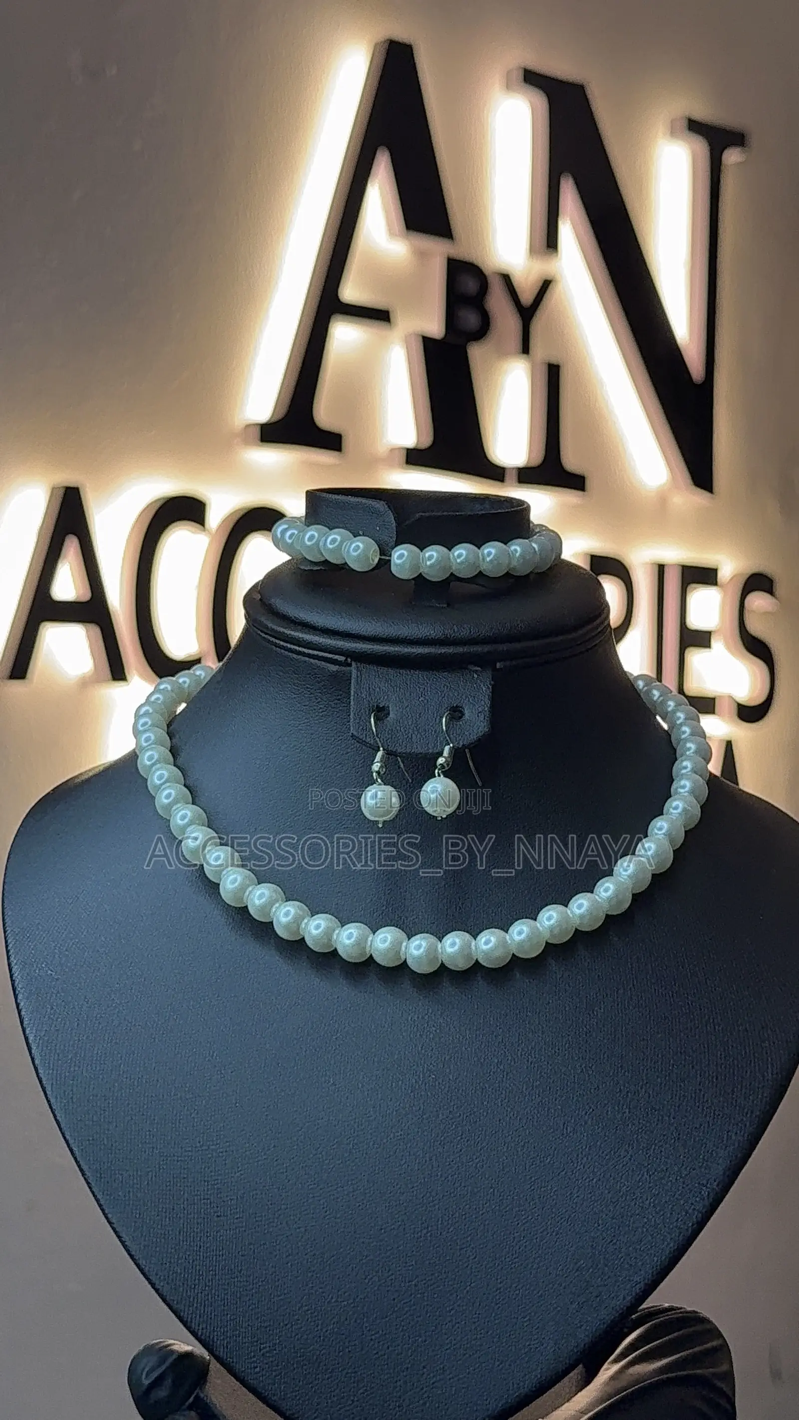 Medium Sized Pearl Necklace
