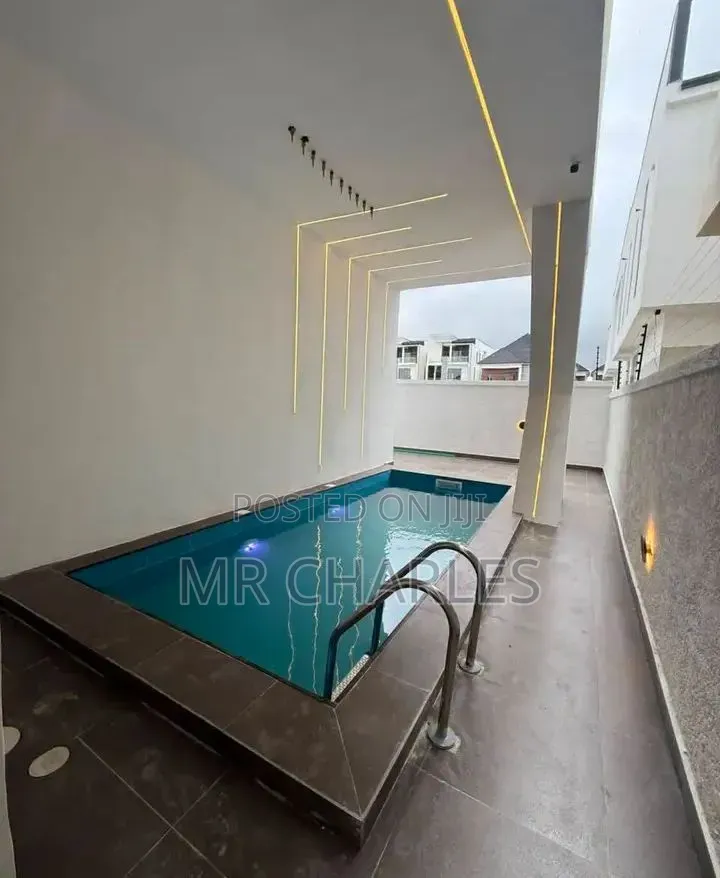 Furnished 2bdrm Block of Flats in Rose Bank, Lekki Phase 1 for sale