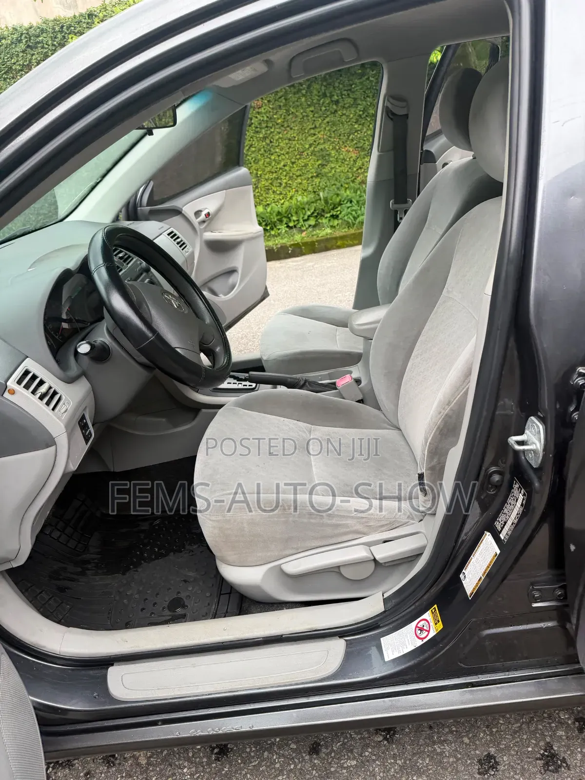 Toyota Corolla LE 4dr Sedan (1.8L 4 cyl 4A) 2009 Gray