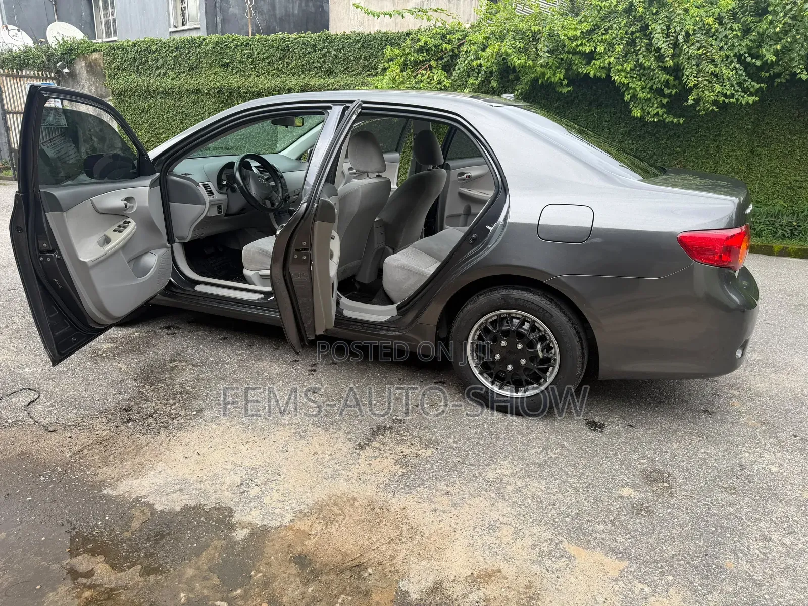 Toyota Corolla LE 4dr Sedan (1.8L 4 cyl 4A) 2009 Gray