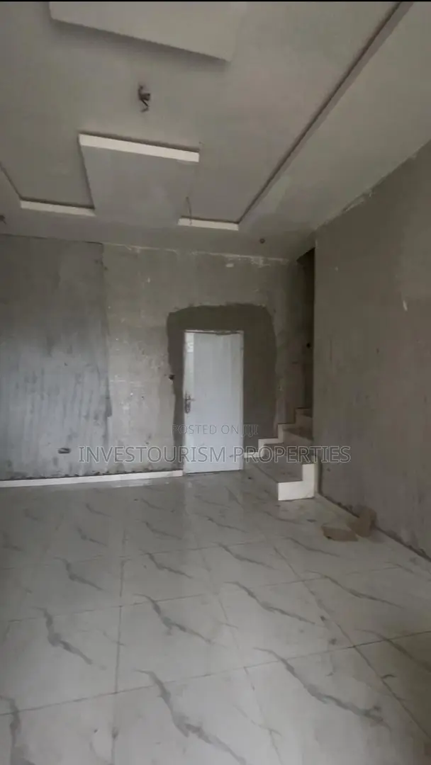 4bdrm Duplex in Thomas for sale