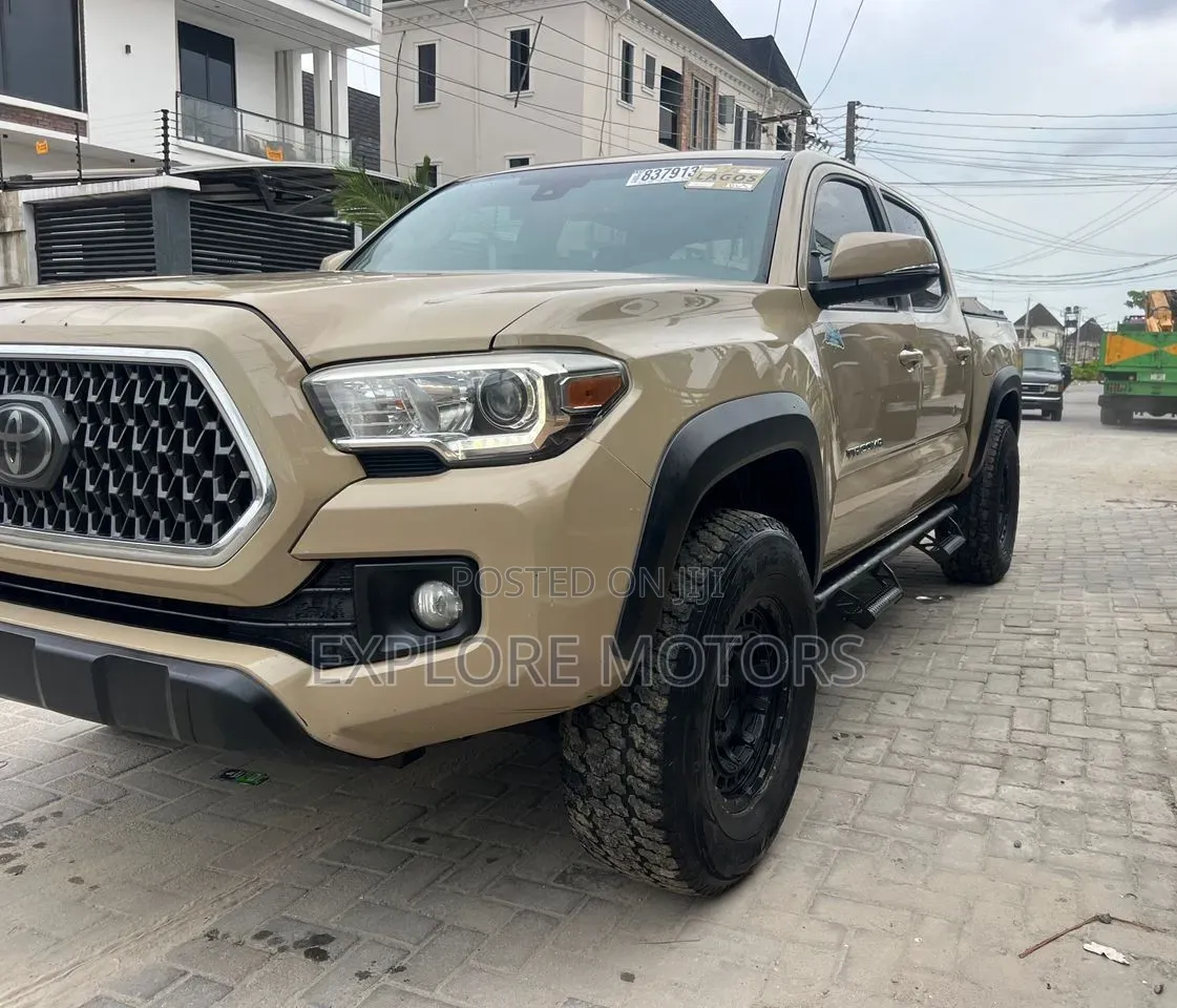 Toyota Tacoma 2018 Gold