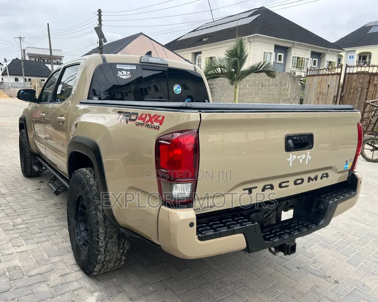 Toyota Tacoma 2018 Gold