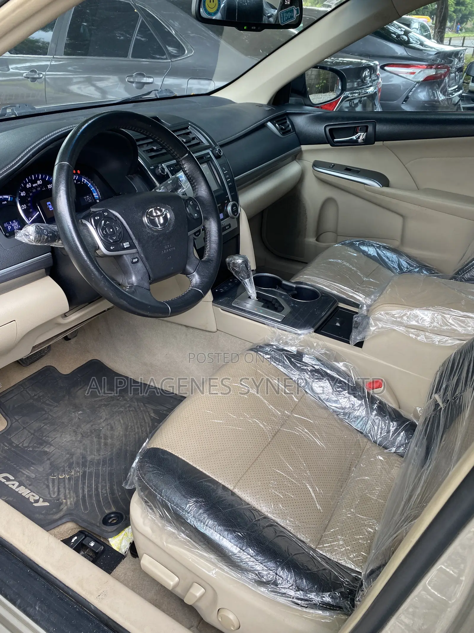 Toyota Camry XLE 4dr Sedan (2.5L 4cyl 6A) 2014 Gold