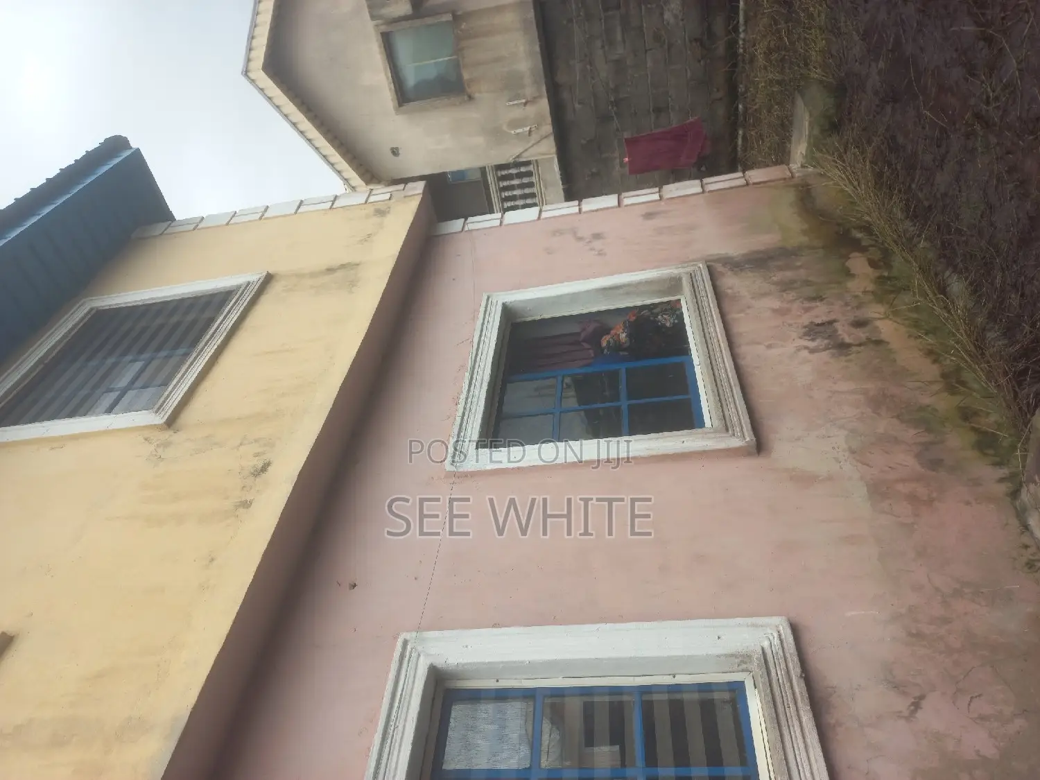 10bdrm Block of Flats in Behind Chevron, Satellite Town for sale