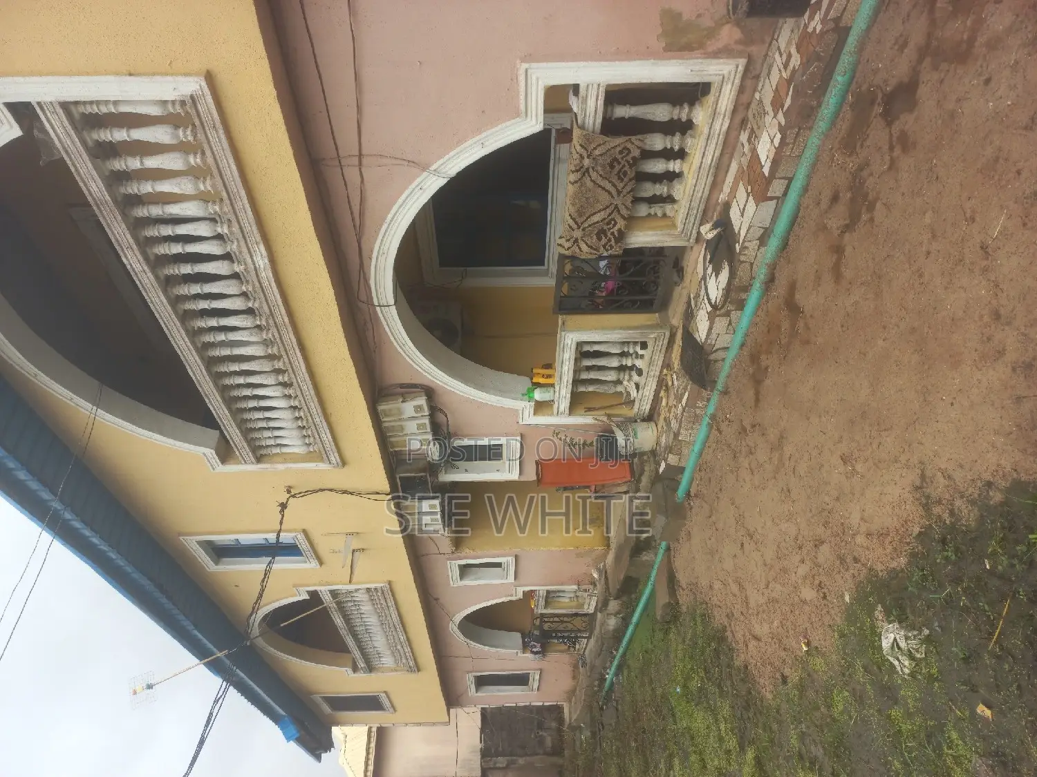 10bdrm Block of Flats in Behind Chevron, Satellite Town for sale
