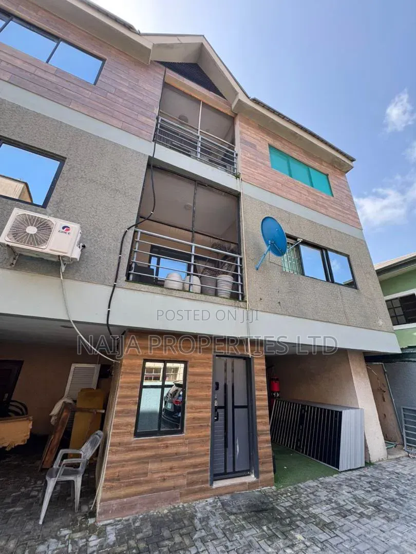 4bdrm Townhouse / Terrace in Osapa London for rent