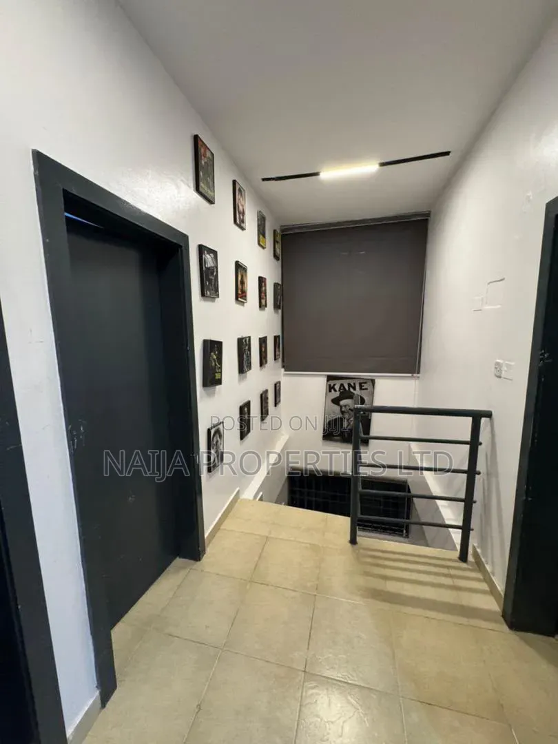 4bdrm Townhouse / Terrace in Osapa London for rent
