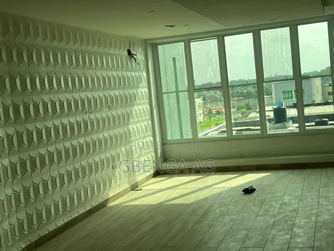 3bdrm Penthouse in Sangotedo Shoprite for sale