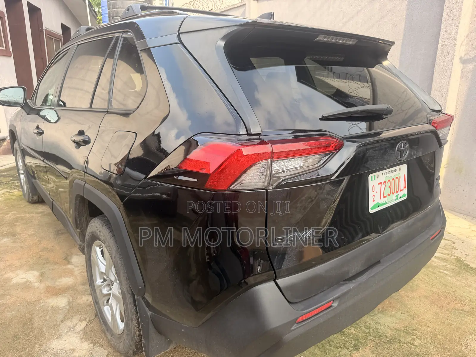 Toyota RAV4 XLE AWD 2019 Black