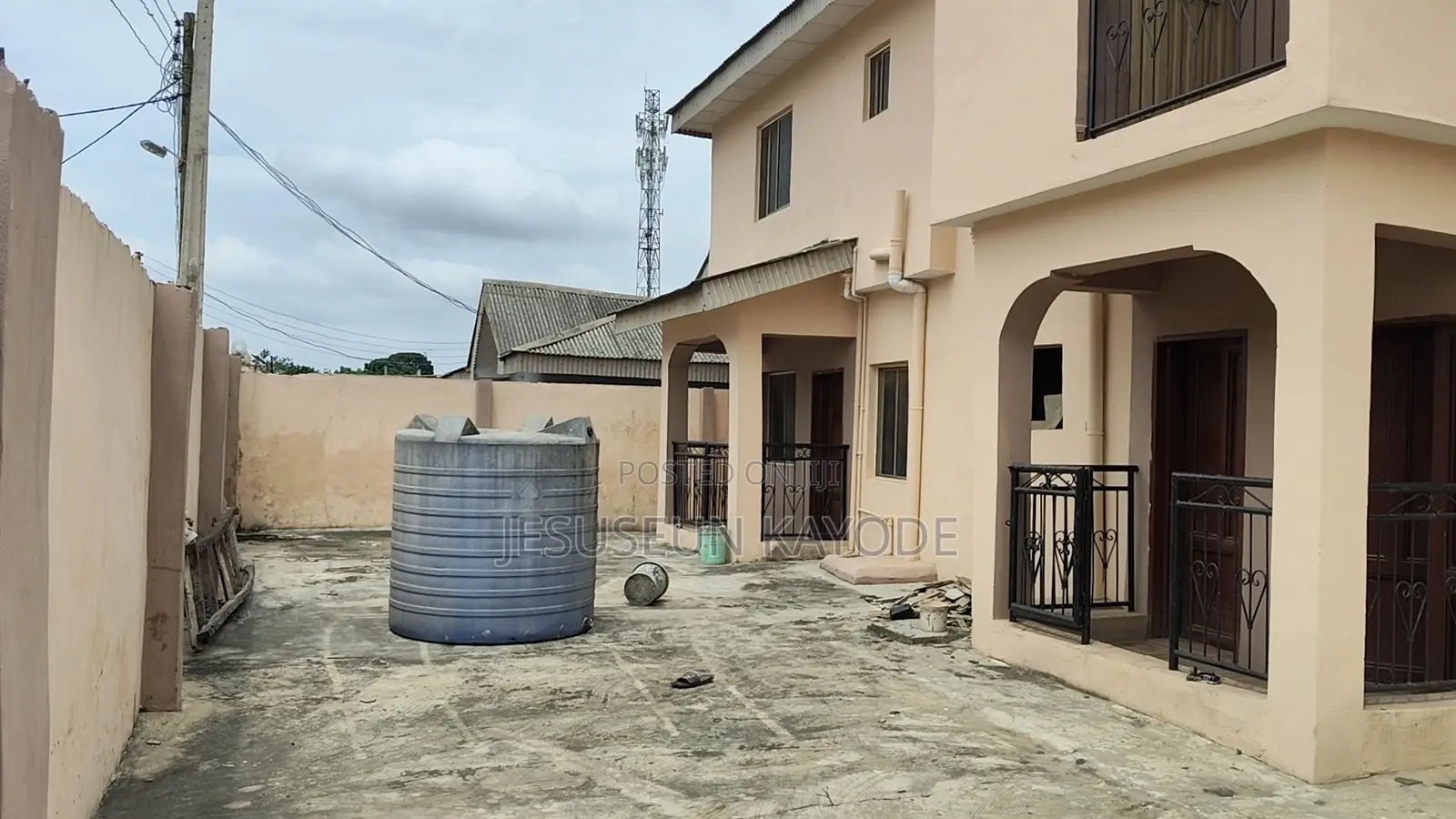 12bdrm Block of Flats in Manna Cola Estate, Alakuko for sale
