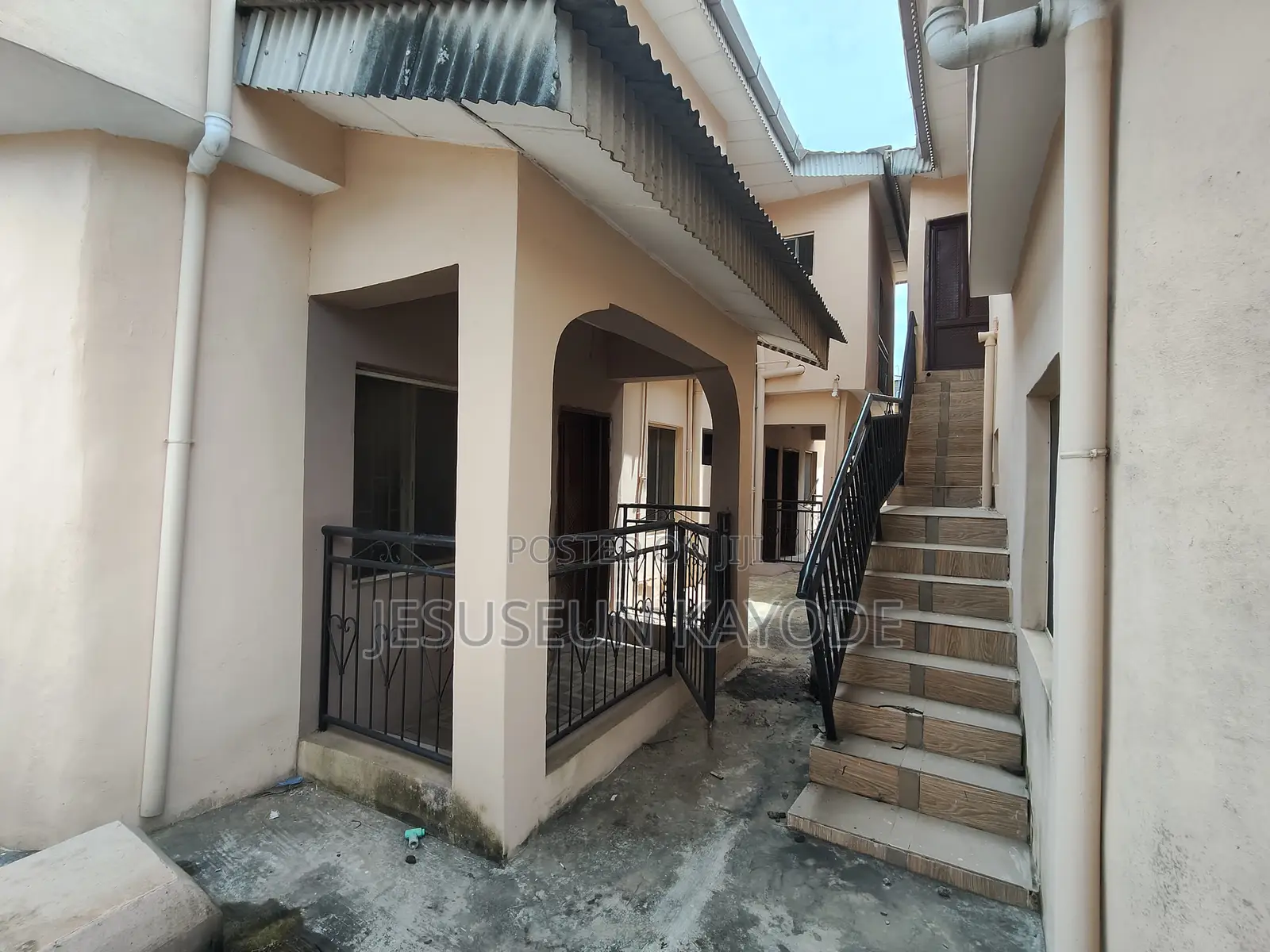 12bdrm Block of Flats in Manna Cola Estate, Alakuko for sale
