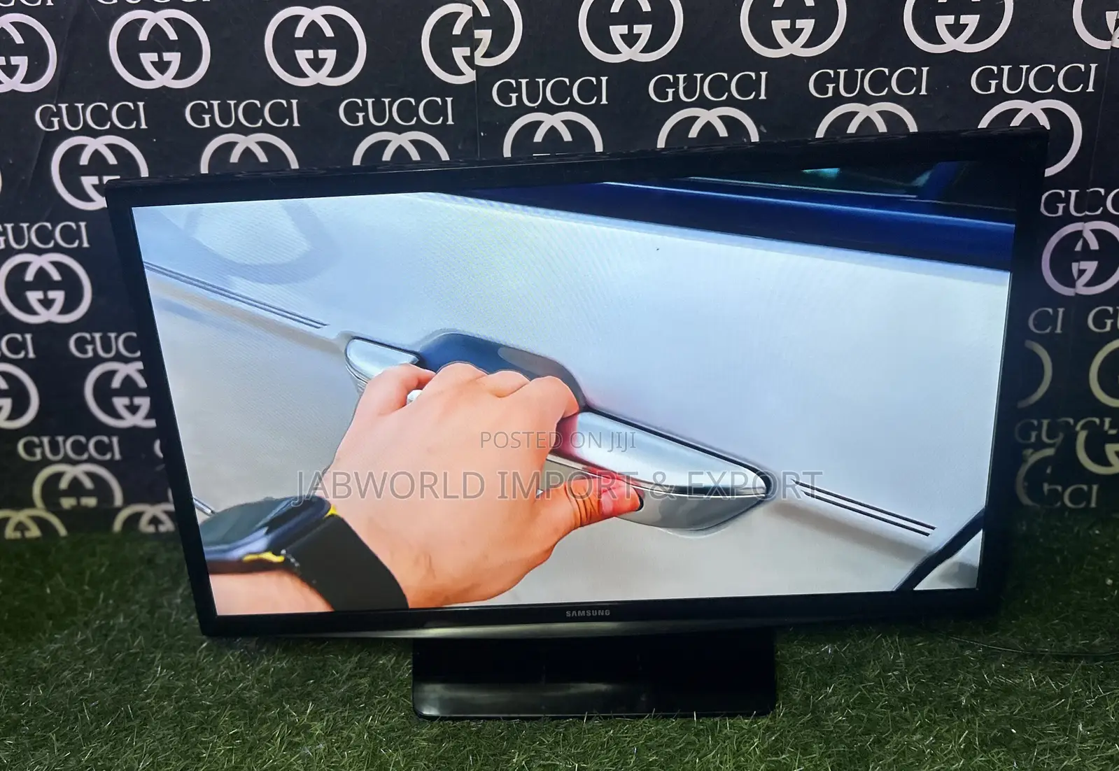 Samsung 28 Inches Smart TV With Apple AirPlay