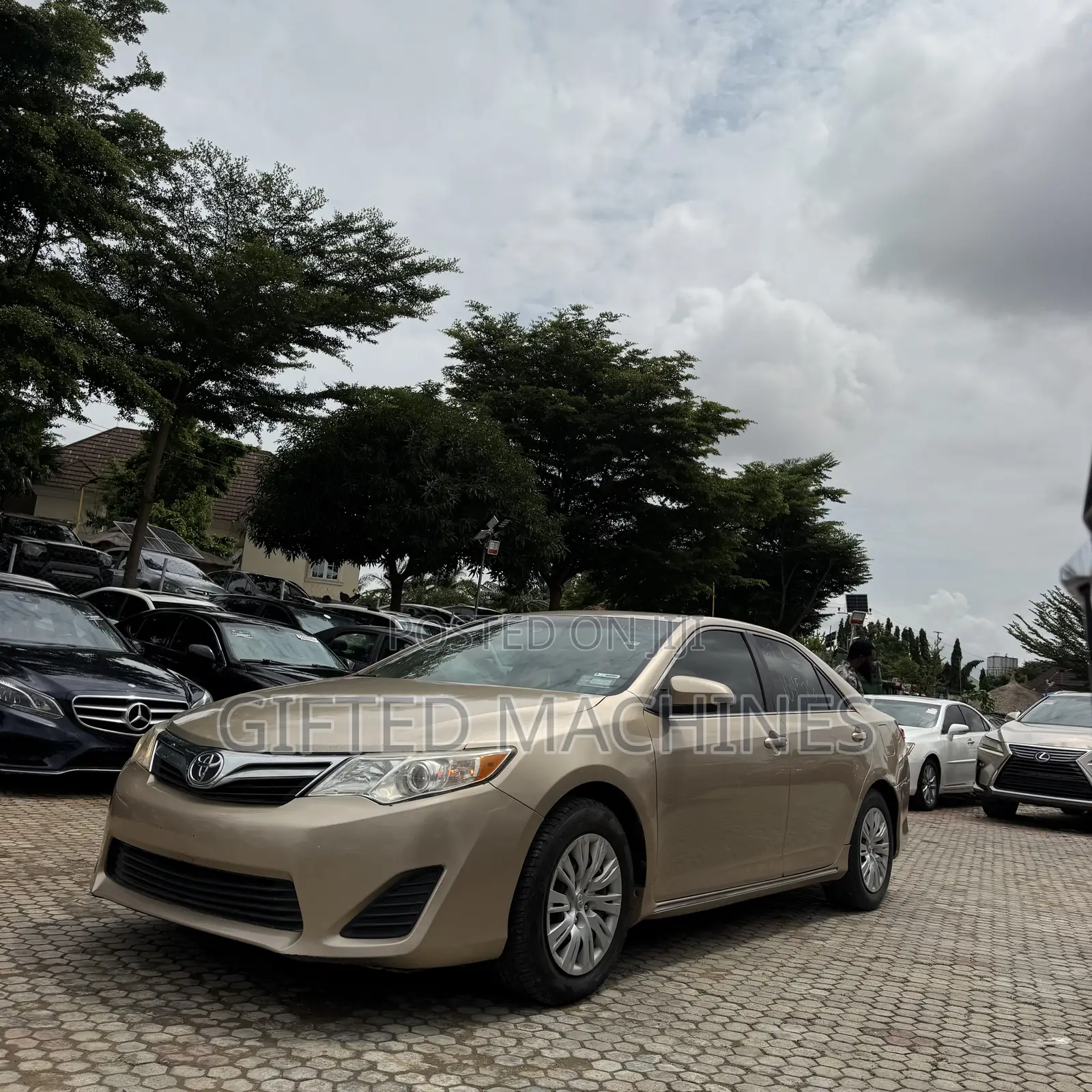 Toyota Camry 2012 Gold