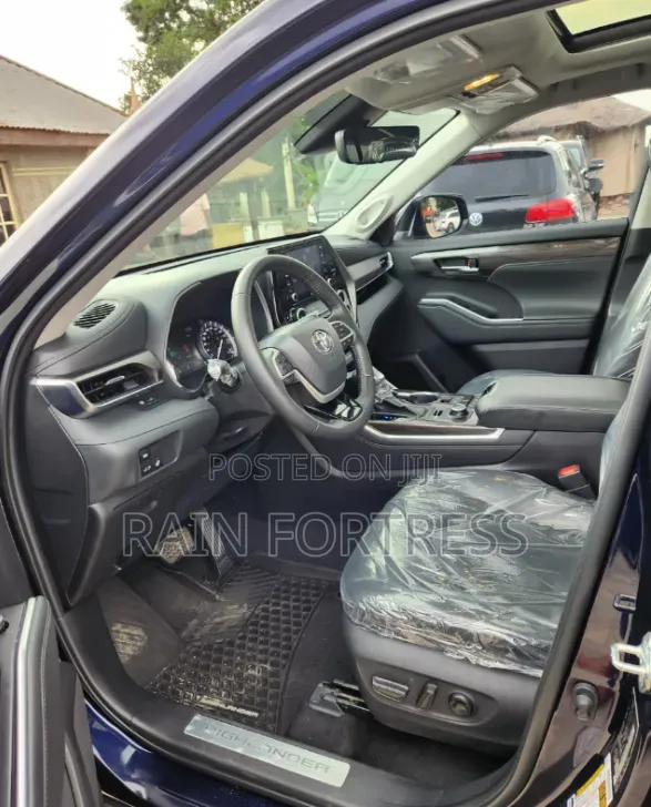 Toyota Highlander 2022 Blue