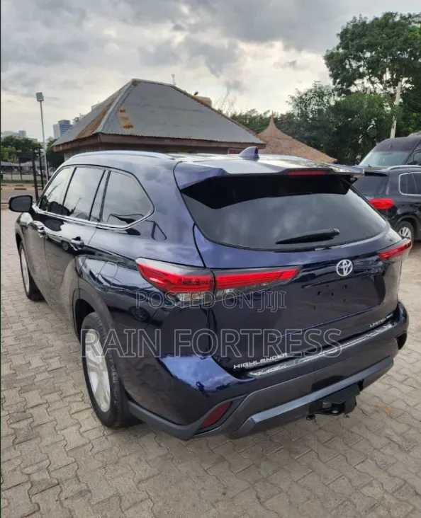 Toyota Highlander 2022 Blue