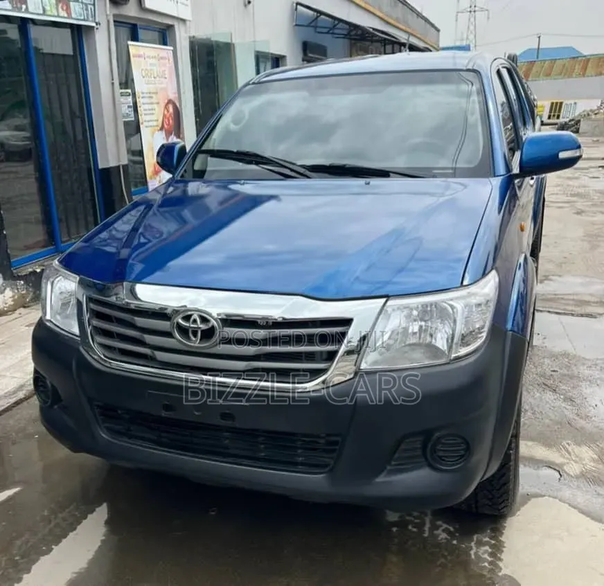 Toyota Hilux 2015 Blue