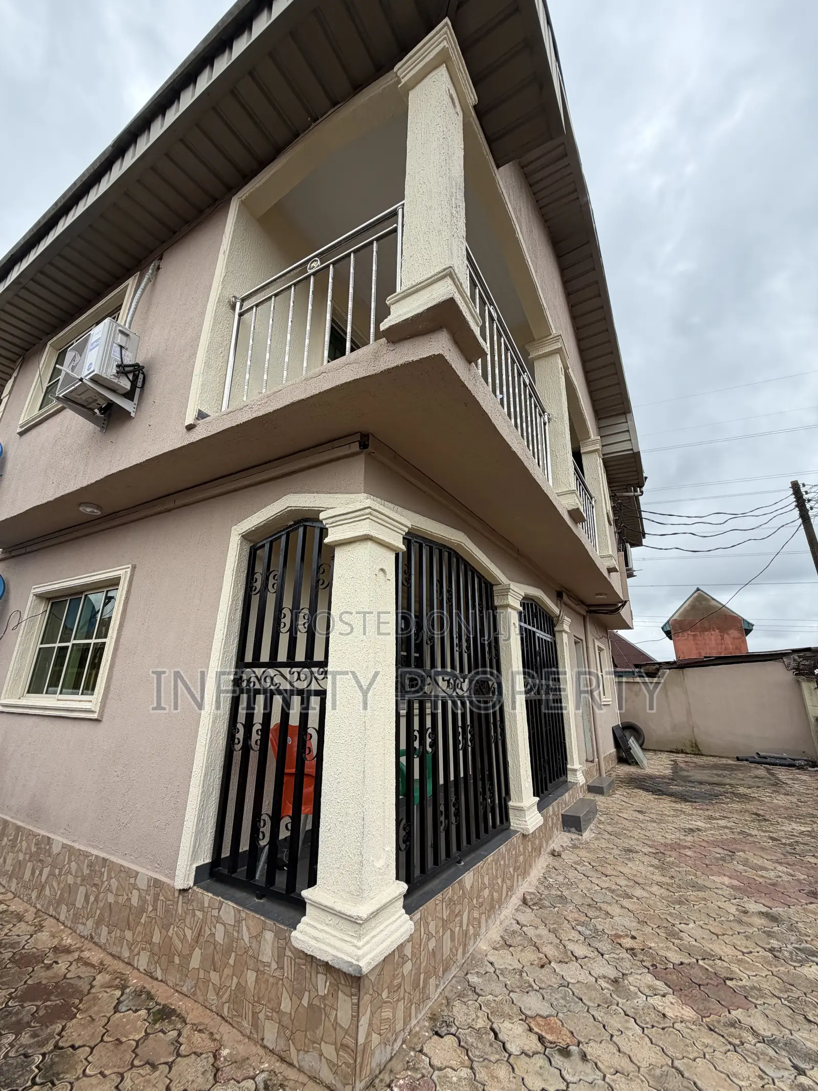 3bdrm Block of Flats in Irhirhi, Benin City for sale