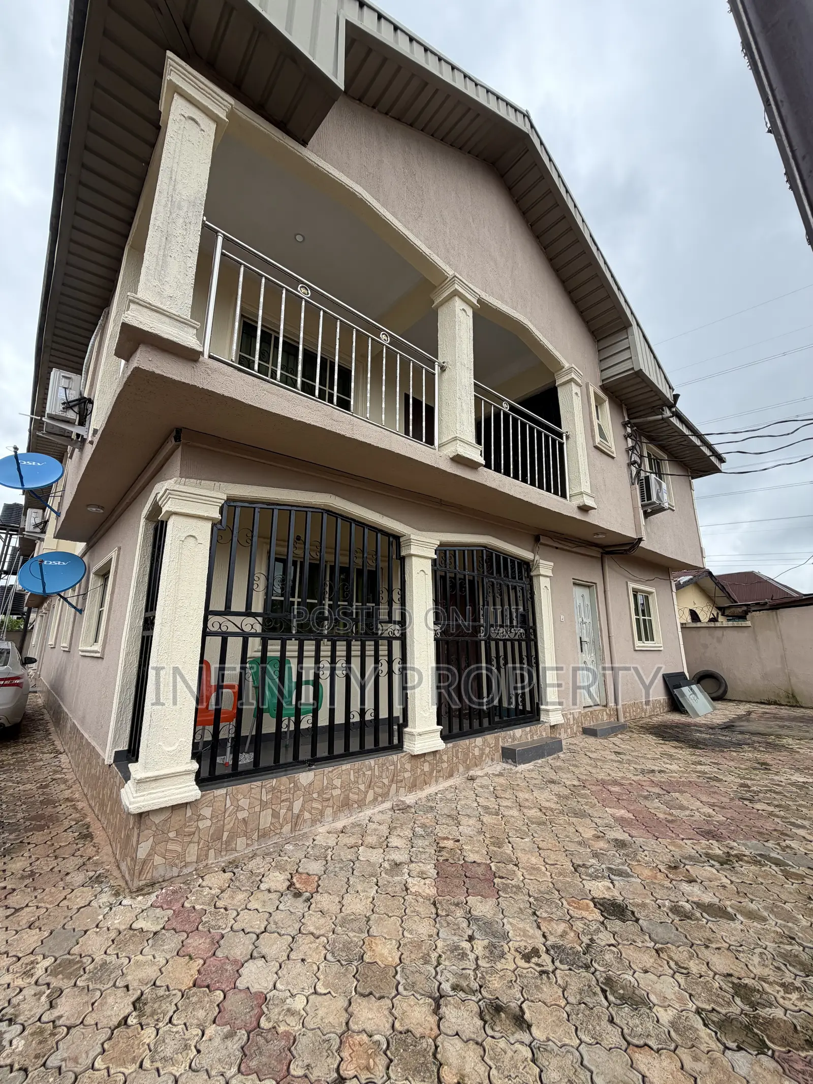 3bdrm Block of Flats in Irhirhi, Benin City for sale
