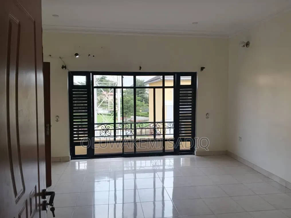 4bdrm Duplex in Ikeja Gra for rent