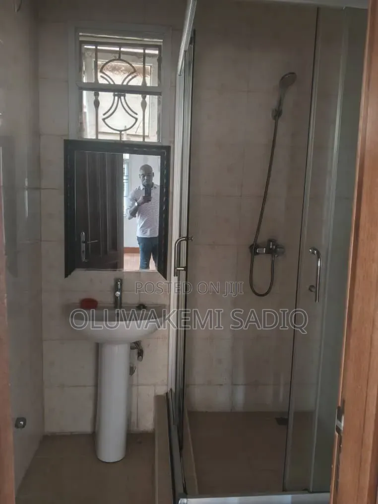 3bdrm Apartment in Ikeja Gra for rent