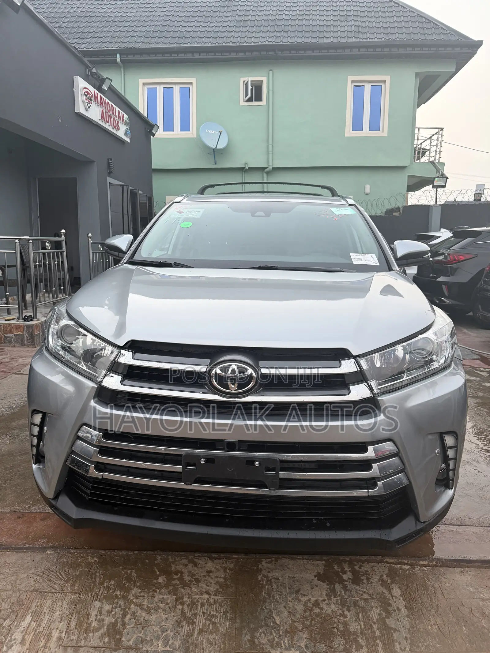 Toyota Highlander XLE 4x4 V6 (3.5L 6cyl 8A) 2018 Silver