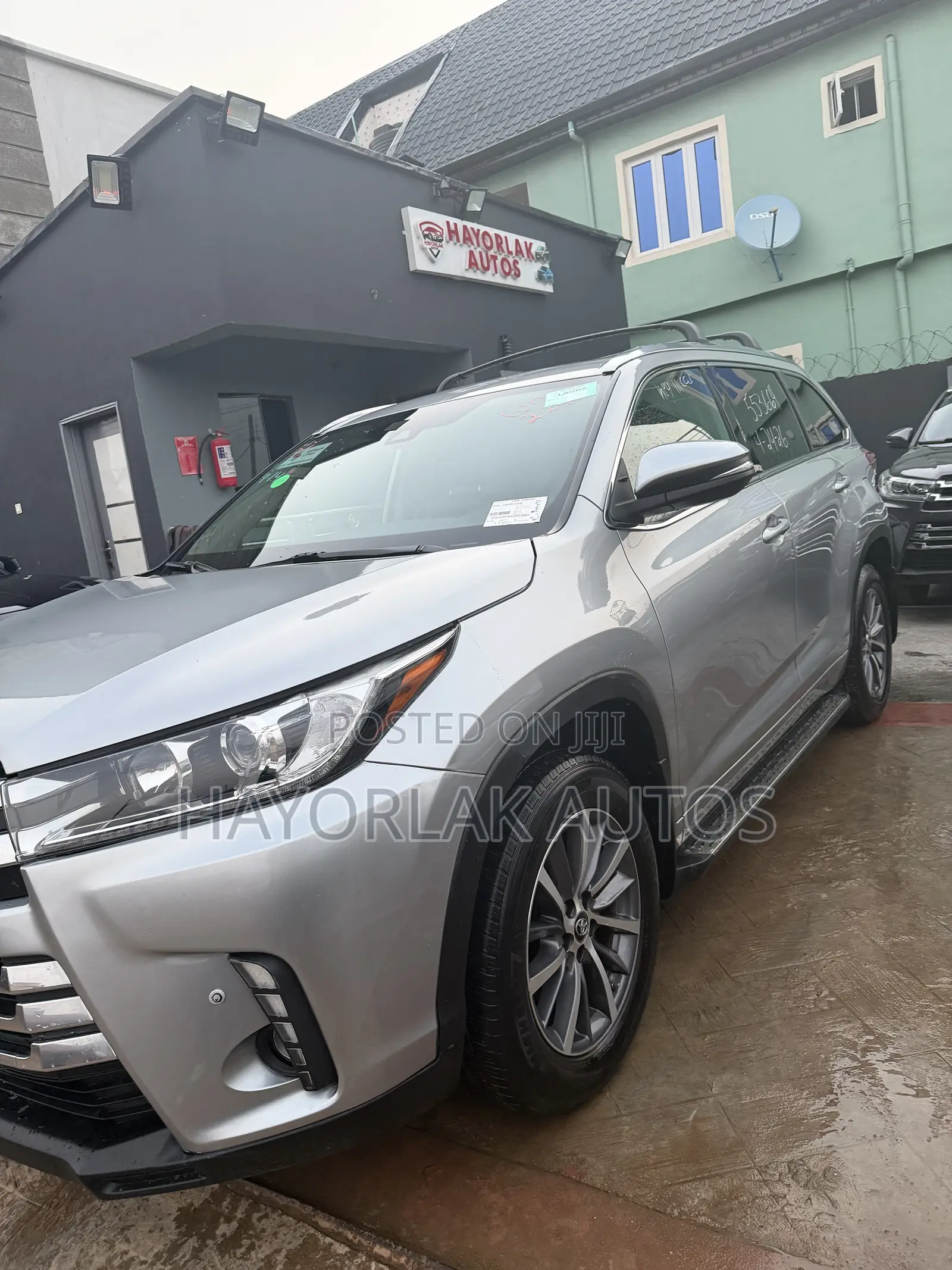 Toyota Highlander XLE 4x4 V6 (3.5L 6cyl 8A) 2018 Silver
