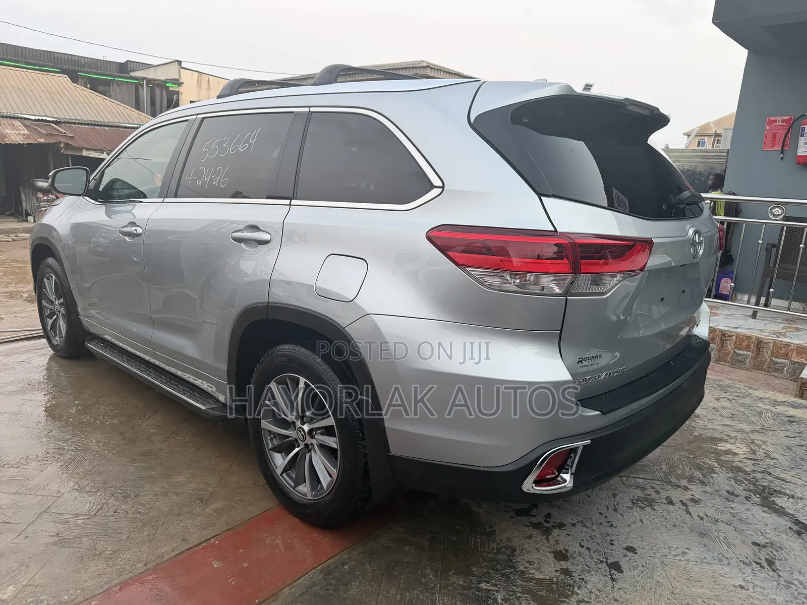 Toyota Highlander XLE 4x4 V6 (3.5L 6cyl 8A) 2018 Silver