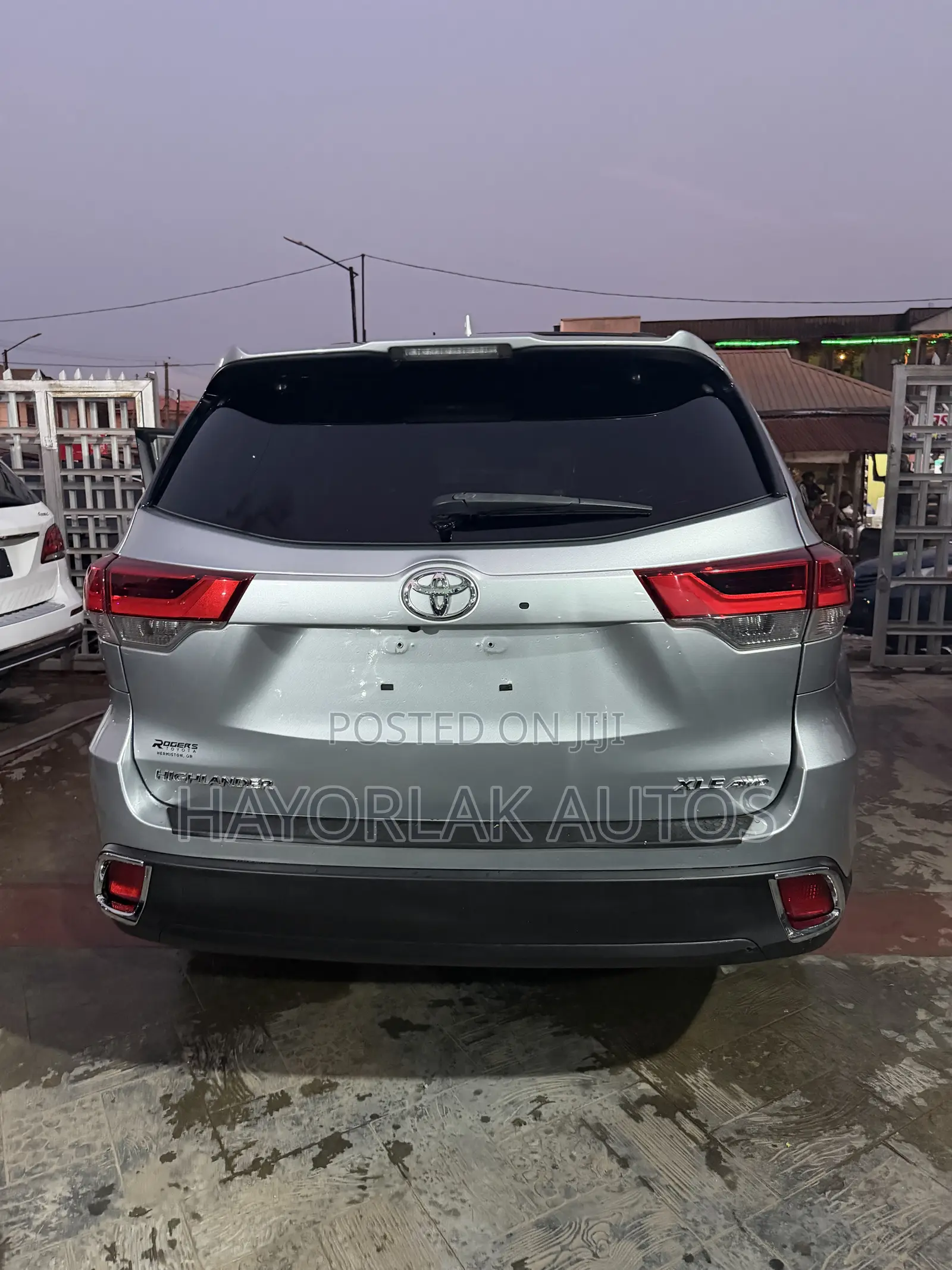 Toyota Highlander XLE 4x4 V6 (3.5L 6cyl 8A) 2018 Silver