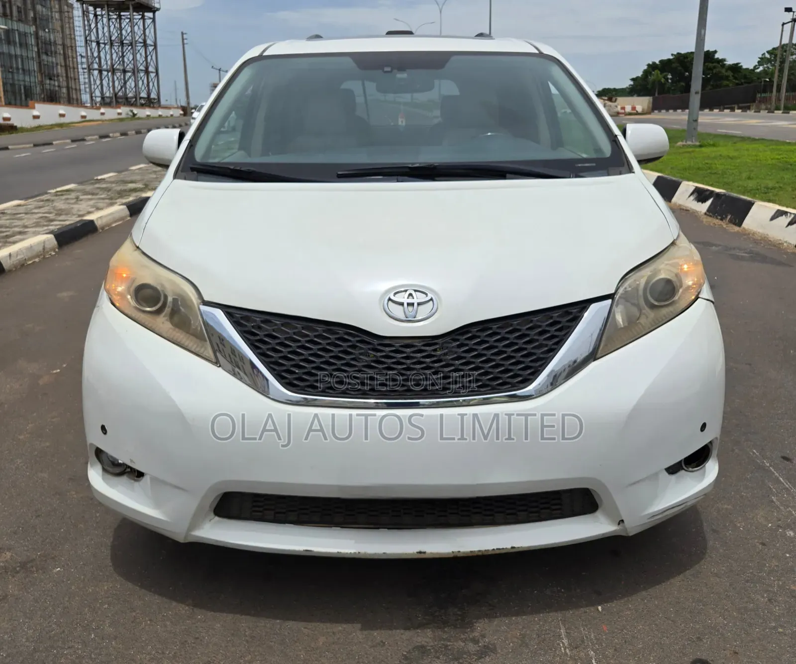 Toyota Sienna 2010 White