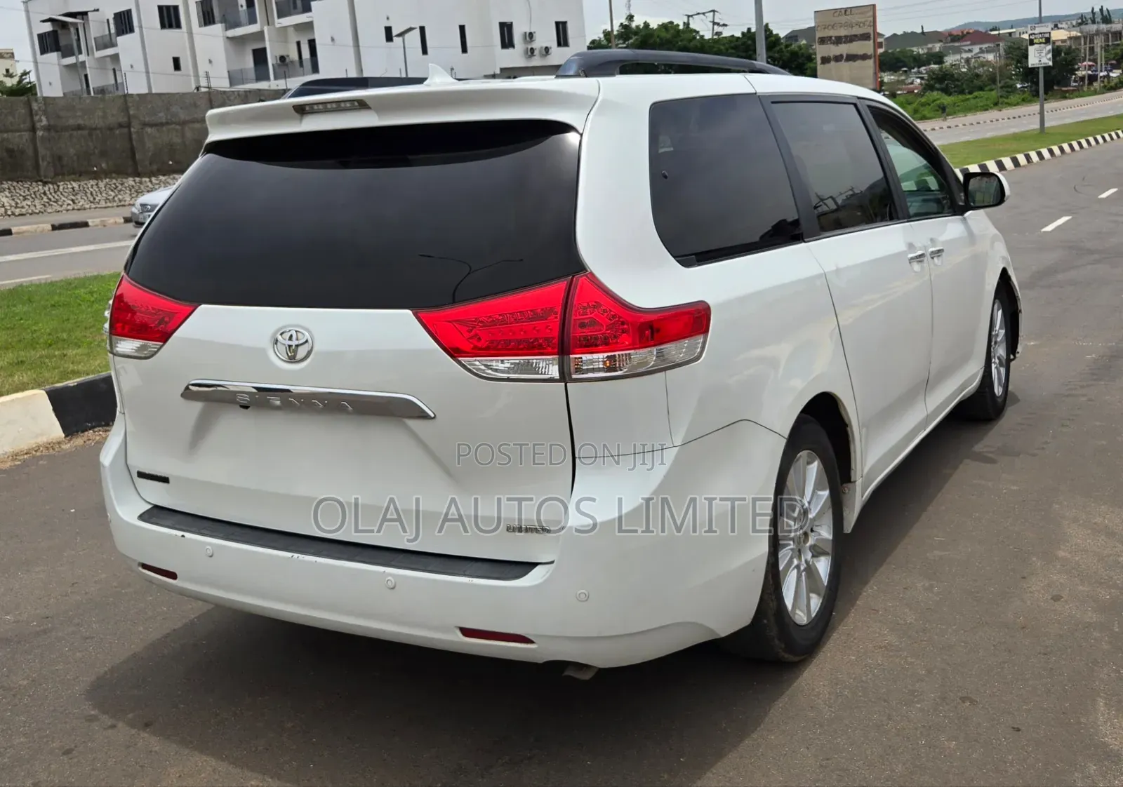 Toyota Sienna 2010 White