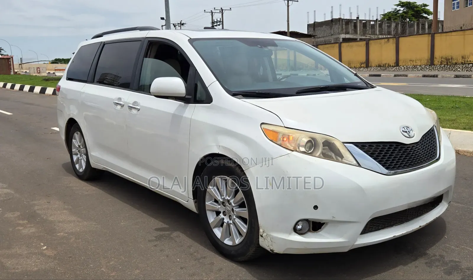 Toyota Sienna 2010 White