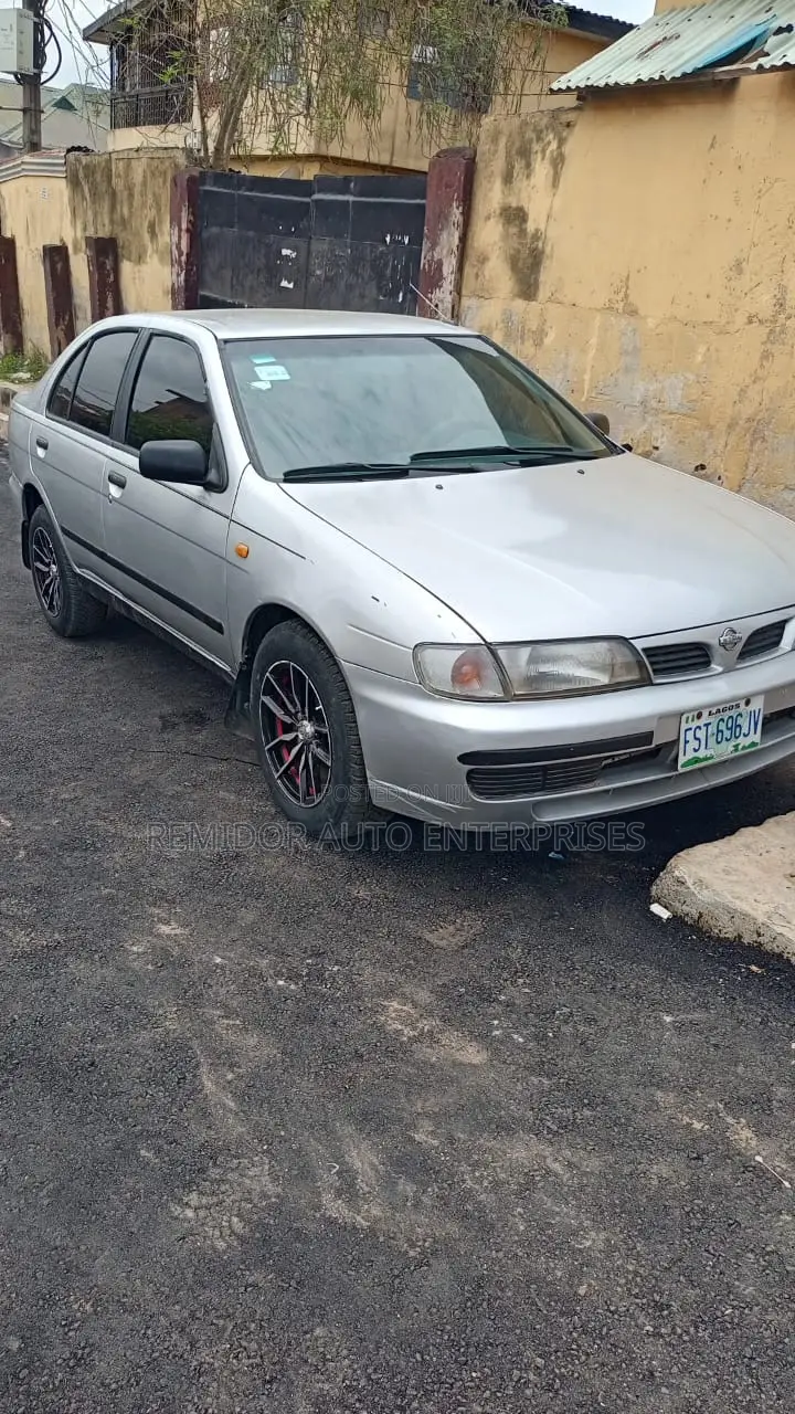 Nissan Almera 1999 Silver