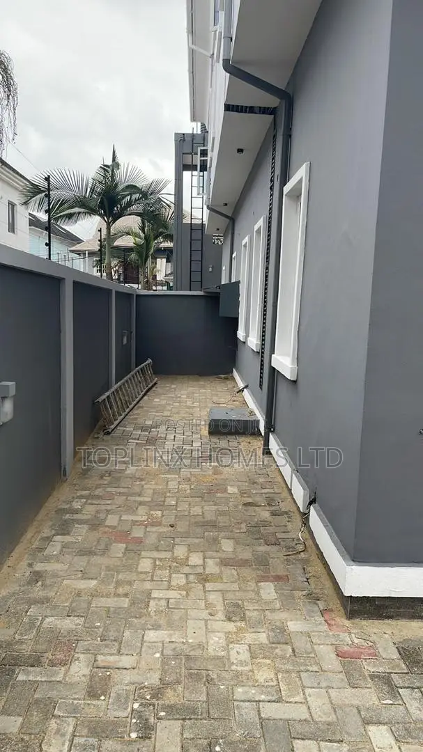 4bdrm Duplex in Beach Estate, Ogudu GRA for sale