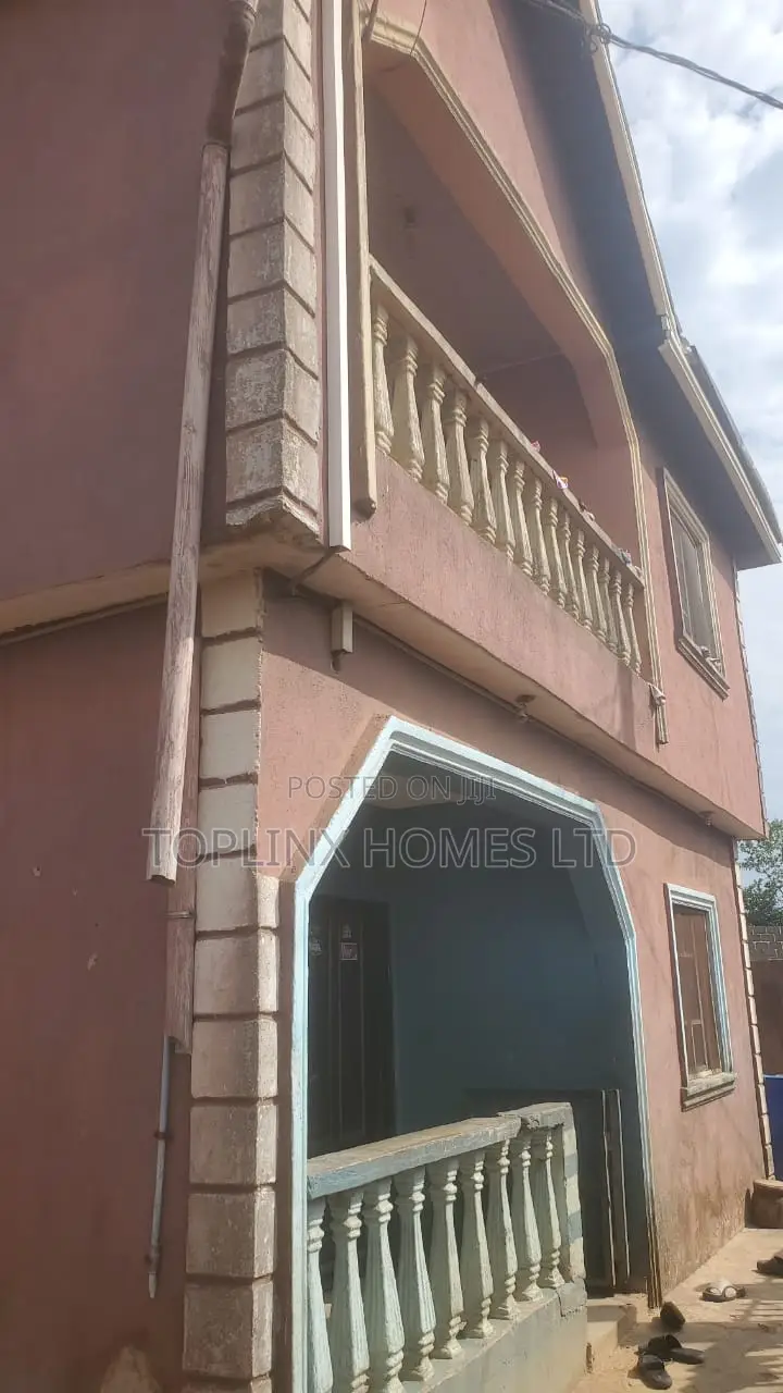 2bdrm Block of Flats in Amofe Adetoyese for sale