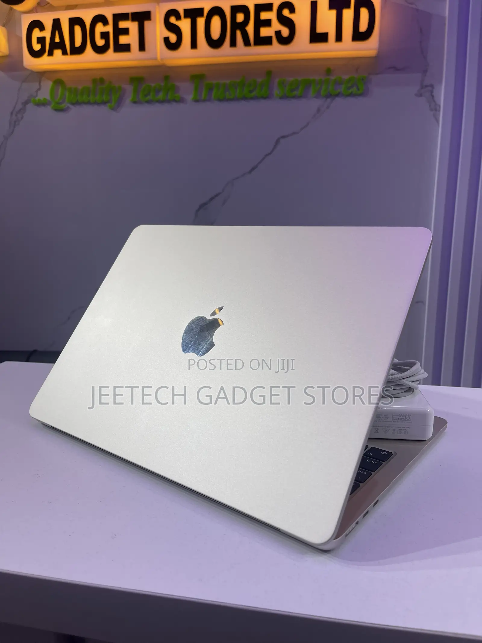 Laptop Apple MacBook Air 2022 M2 16GB Apple M2 SSD 256GB