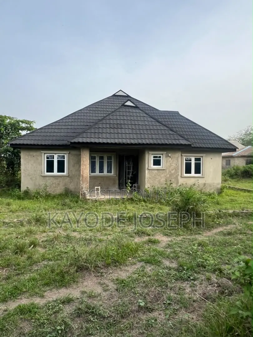 3bdrm Bungalow in Lagelu for sale