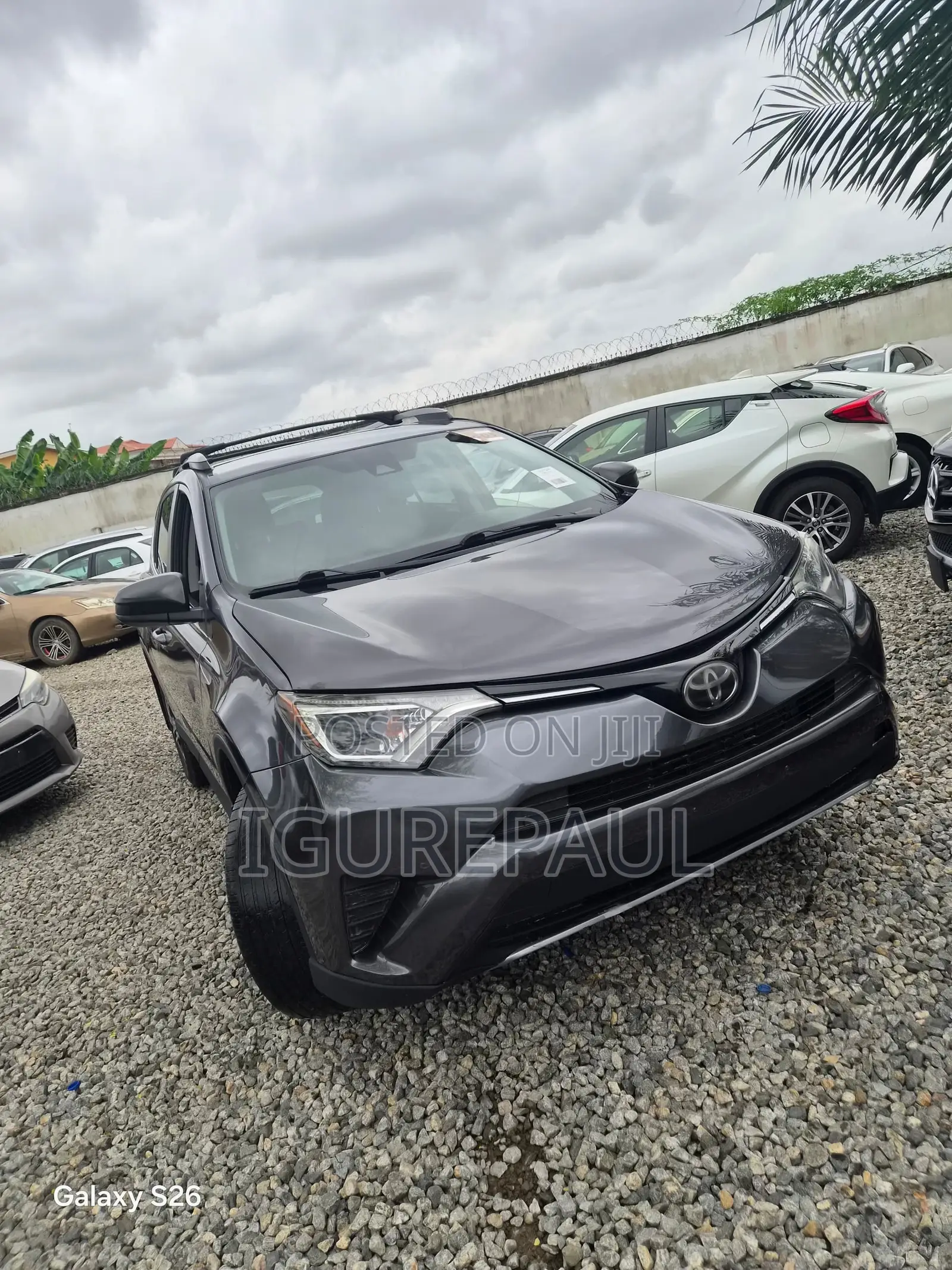 Toyota RAV4 LE 4dr SUV AWD (2.5L 4cyl 6A) 2018 Gray