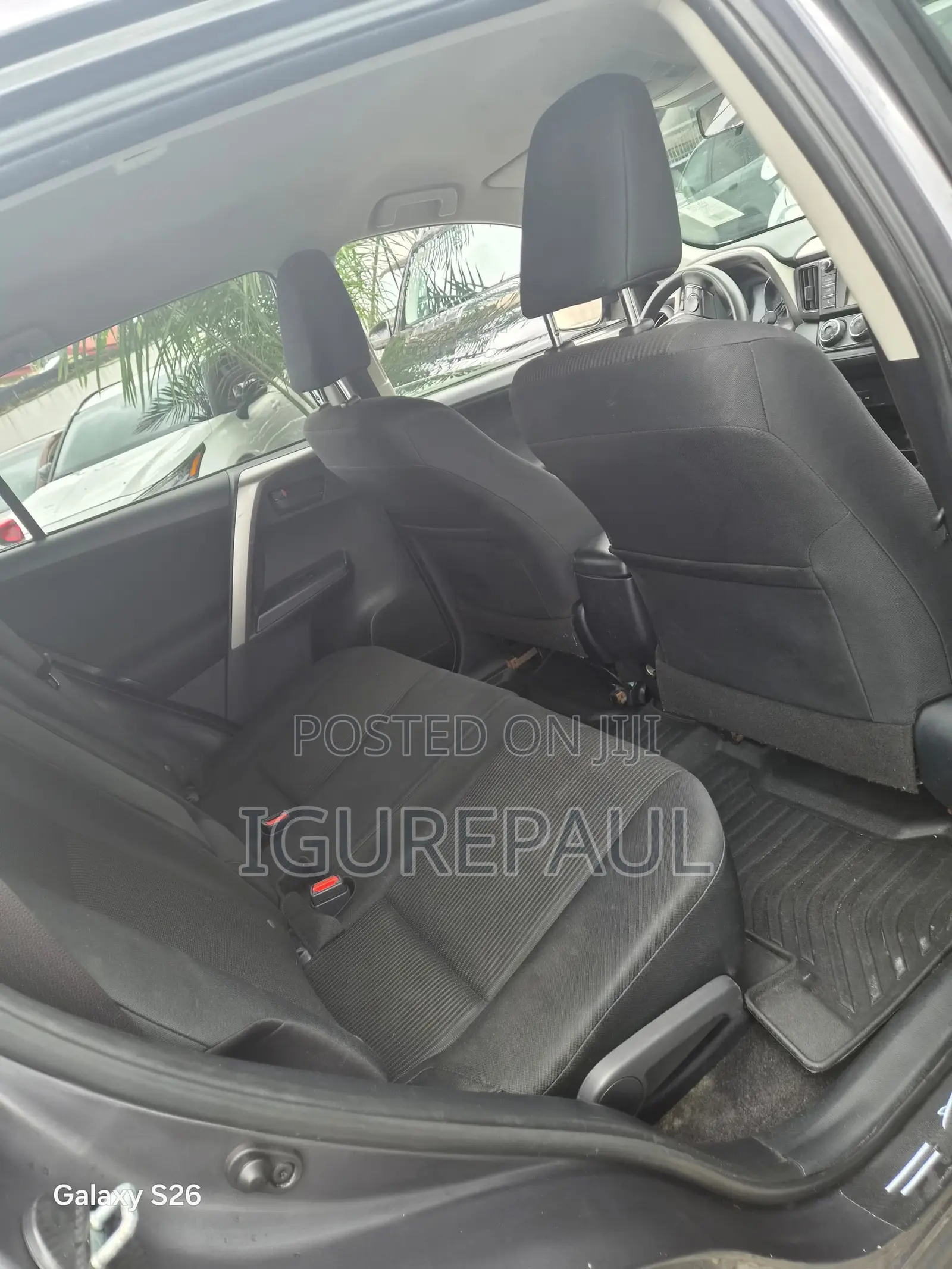 Toyota RAV4 LE 4dr SUV AWD (2.5L 4cyl 6A) 2018 Gray