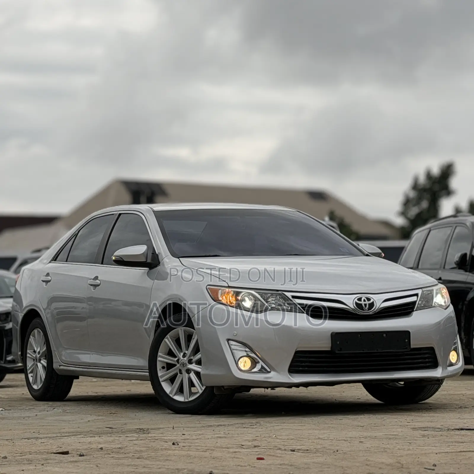 Toyota Camry XLE 4dr Sedan (2.5L 4cyl 6A) 2013 Silver