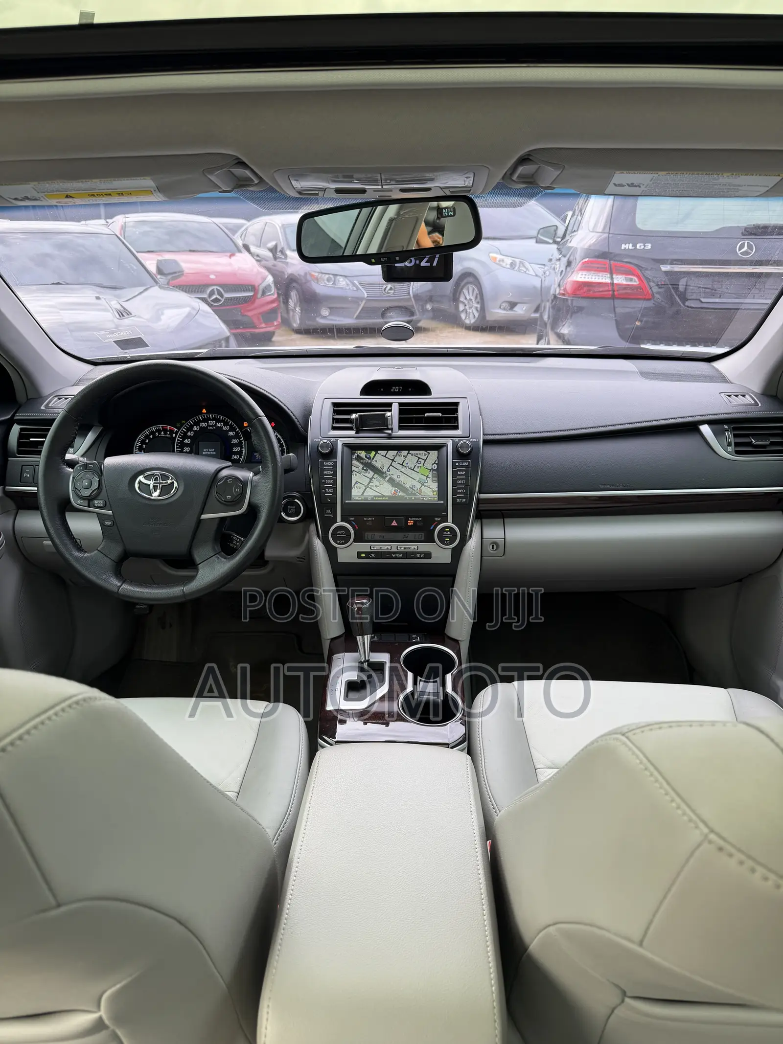 Toyota Camry XLE 4dr Sedan (2.5L 4cyl 6A) 2013 Silver